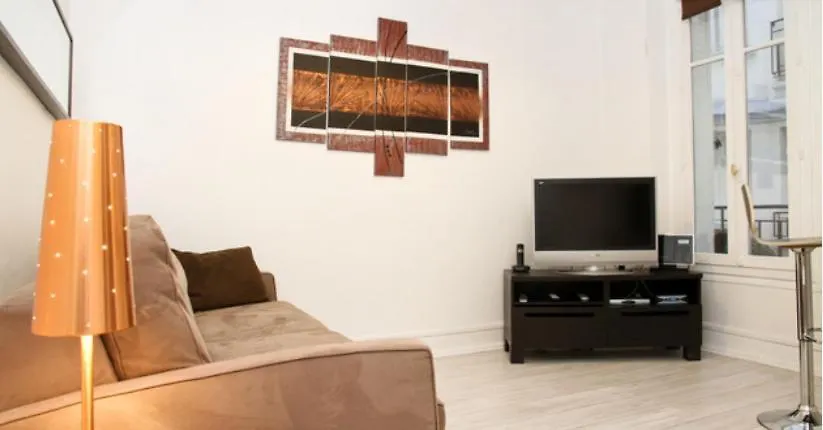 Champs-elysees Apartment *